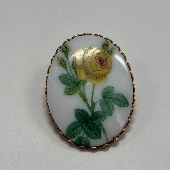 Vintage 60’s porcelain Painted Yellow Rose Bud Blossom Flower Brooch Pin floral - Picture 2 of 7